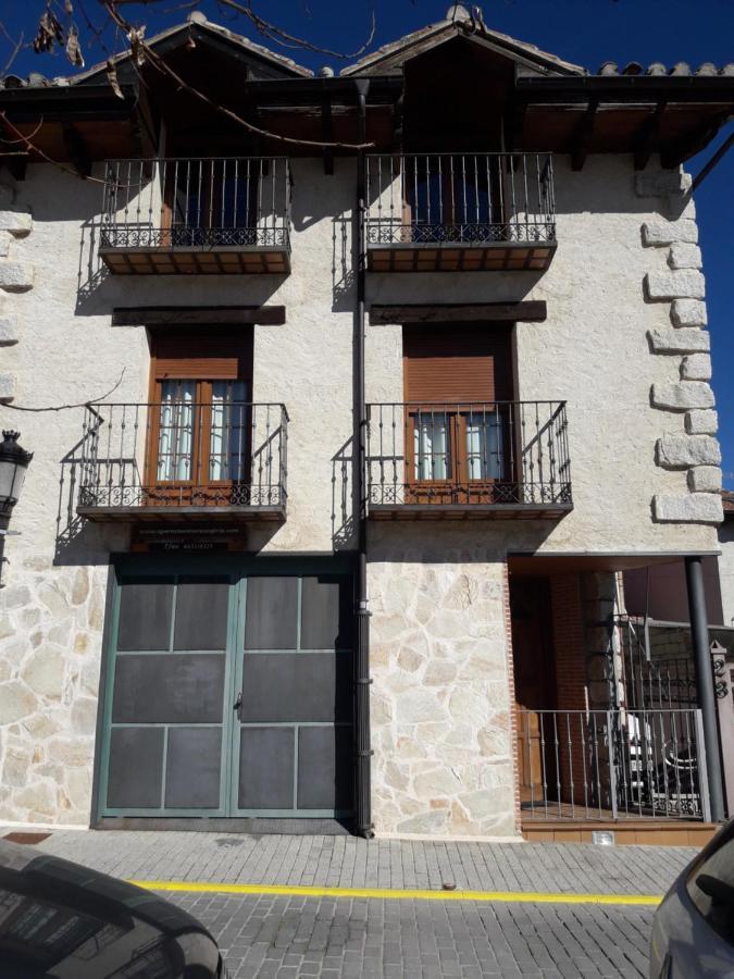 Zaguan Casa de hóspedes Rascafría Exterior foto